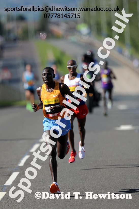 Stanley Biwott leads from Mo Farah in the mens Morrisons Great North Run. Photo: David T. Hewitson/Sports for All Pics